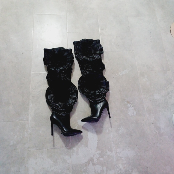 Azalea Wang Chic Black Over-the-Knee Boots with Floral Detail - Picture 10 of 10